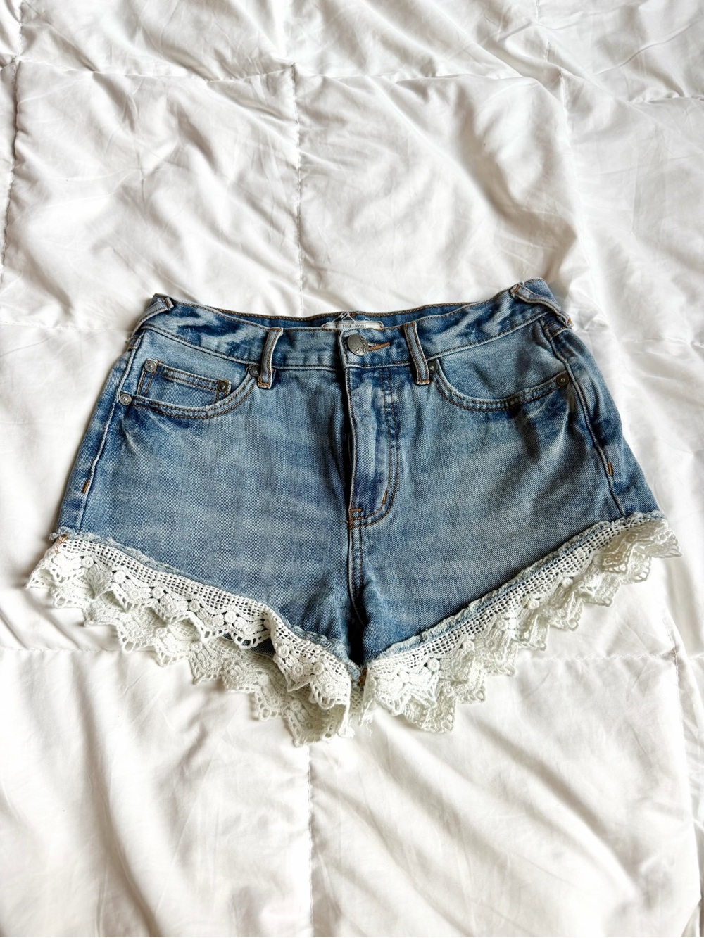 Free People High Waisted Distressed Denim Shorts with Cali Lace Trim 💙